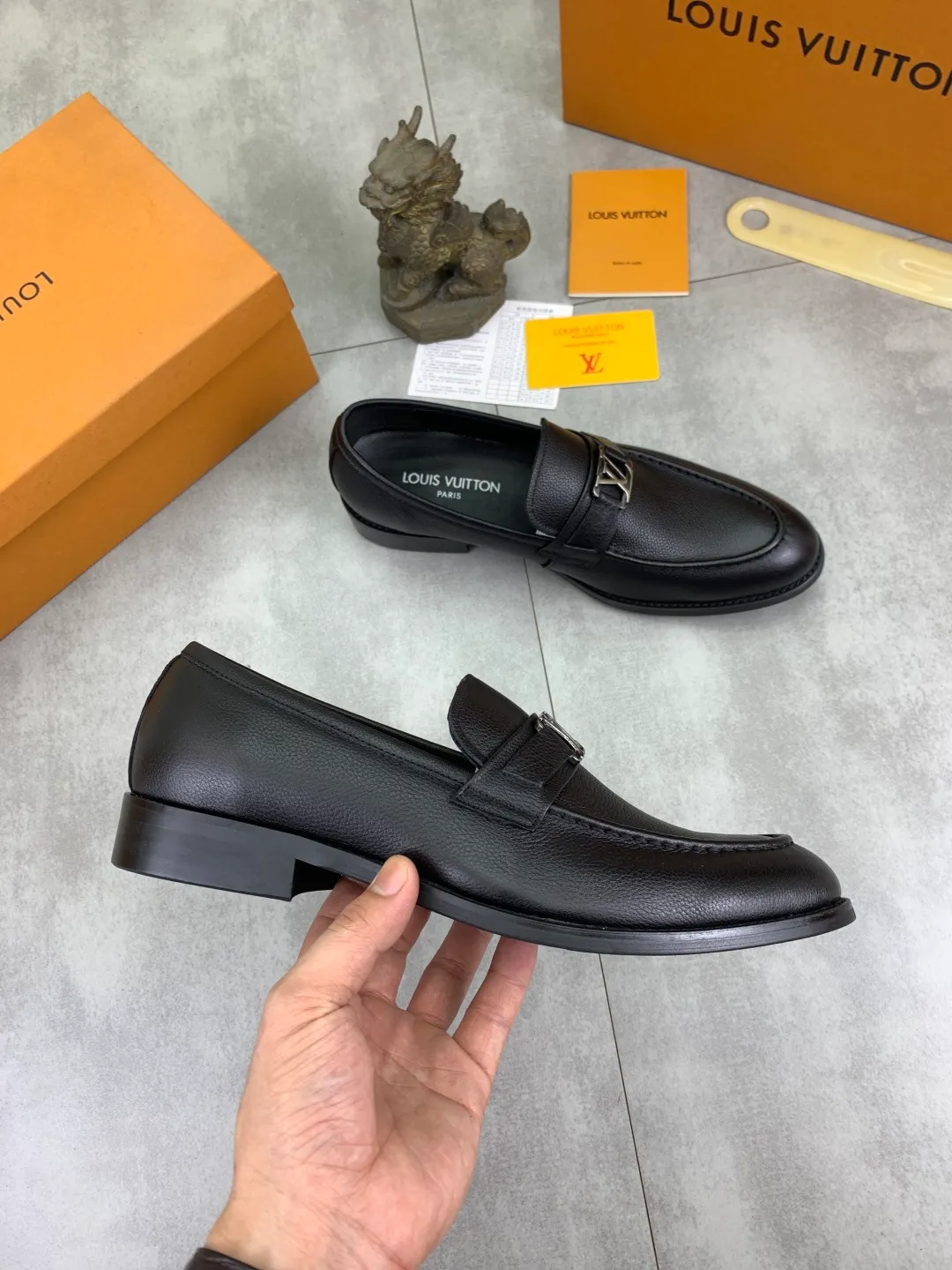 Men's Men's Shoes 💰P420 [New Style] 💰Yangli💎💎💎[Louis Vuitton] LV high-end men's formal business leather shoes, original order 1:1! Original imported calfskin, original metal buckle, imported sheepskin lining for feet, original outsole, men's shoe size: 39-45 (38.46 customized) black optional